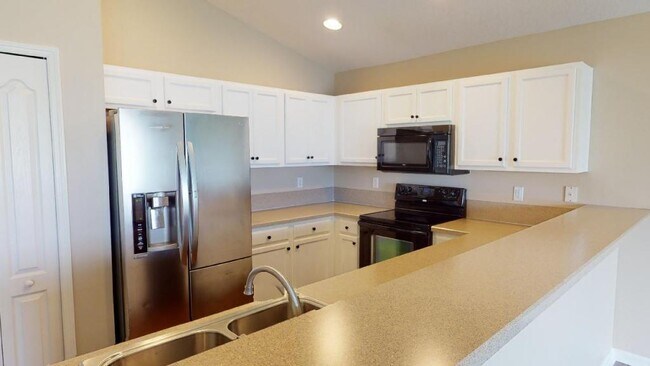 Photo - 77420 Cobblestone Dr