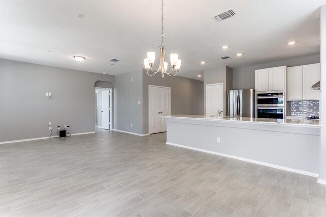 Photo - 1100 Desaix Dr