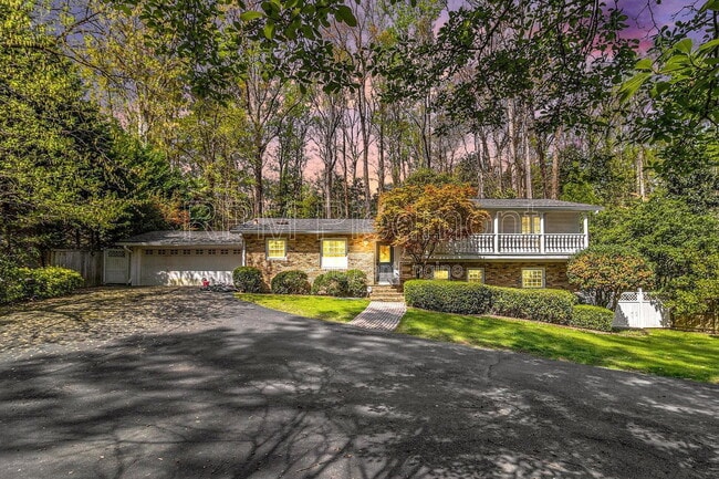 Building Photo - 2570 Northside Dr NW