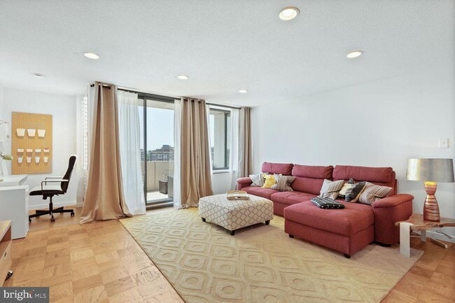 Building Photo - 1245 4th St SW Unit E803 Rental