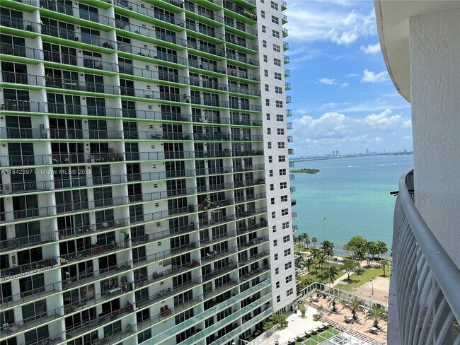Building Photo - 1750 N Bayshore Dr Unit 2111 Rental