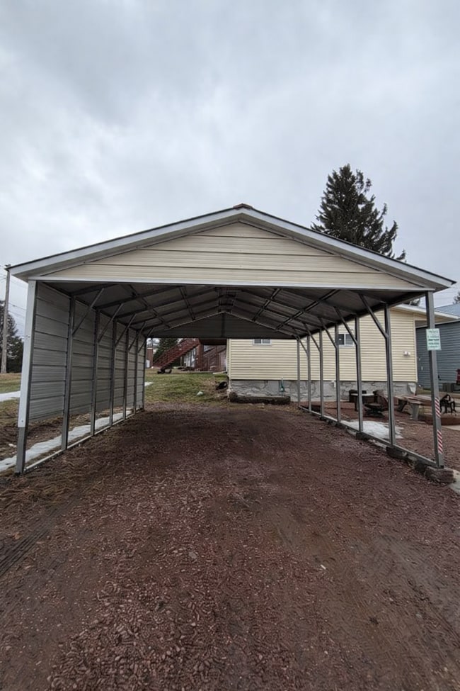 Building Photo - 1806 Black River Rd Unit Upper