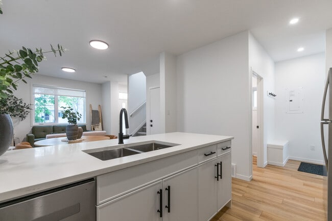 Photo - 11622-11696 96 St Unit 11622 MAIN