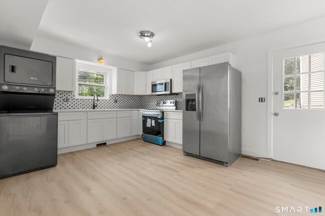 6 Van Buskirk Ave