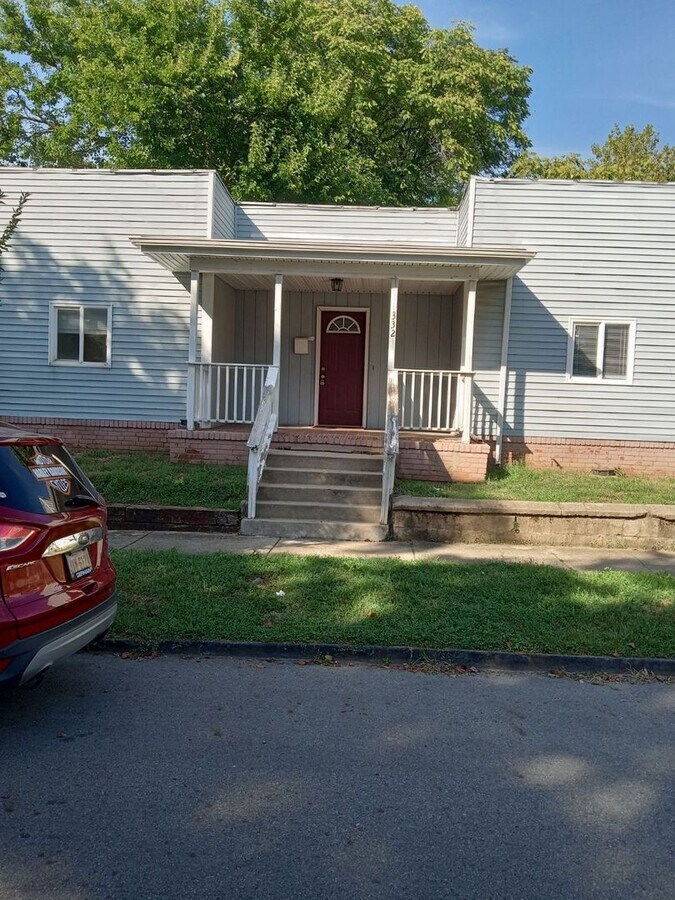 Cozy 3 bedroom ranch style single family h... - Cozy 3 bedroom ranch style single family h...