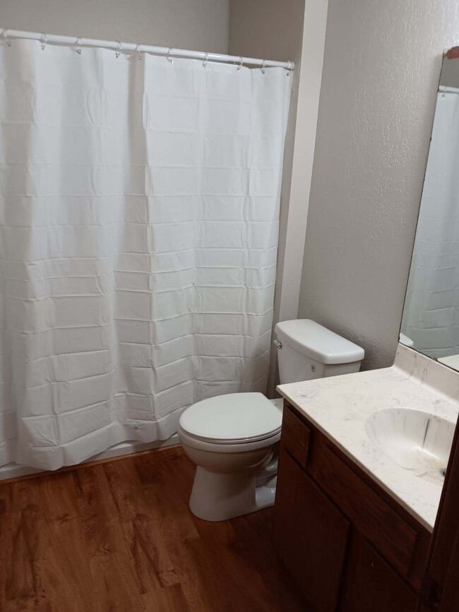 Photo - 850 Sq Ft, 2-bedroom, 1-Bath Apartment in 4-plex near 29th & Wannamaker. Unidad B