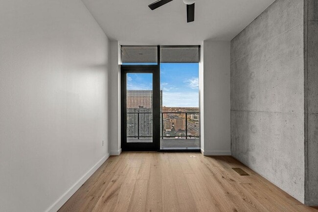 Photo - 610 Davis St Unidad 3310