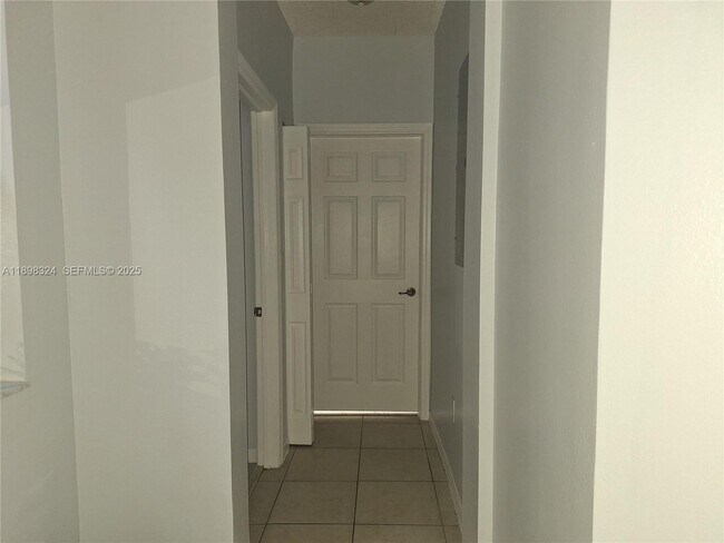 Photo - 2318 NE 42nd Cir