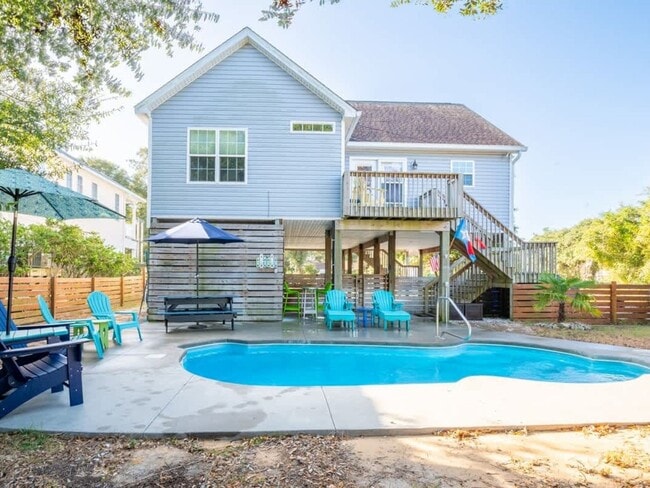 4502 E Oak Island Dr