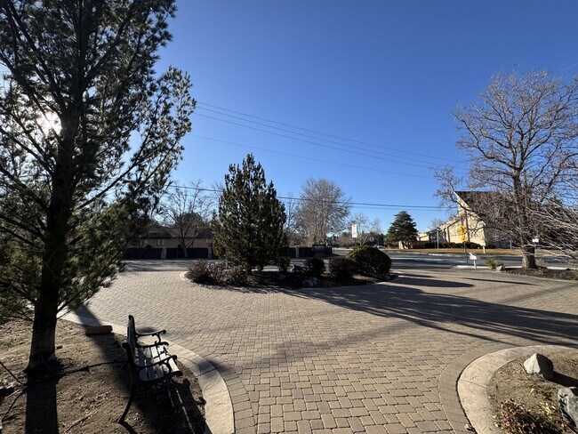 Photo - 4400 Lakeside Dr