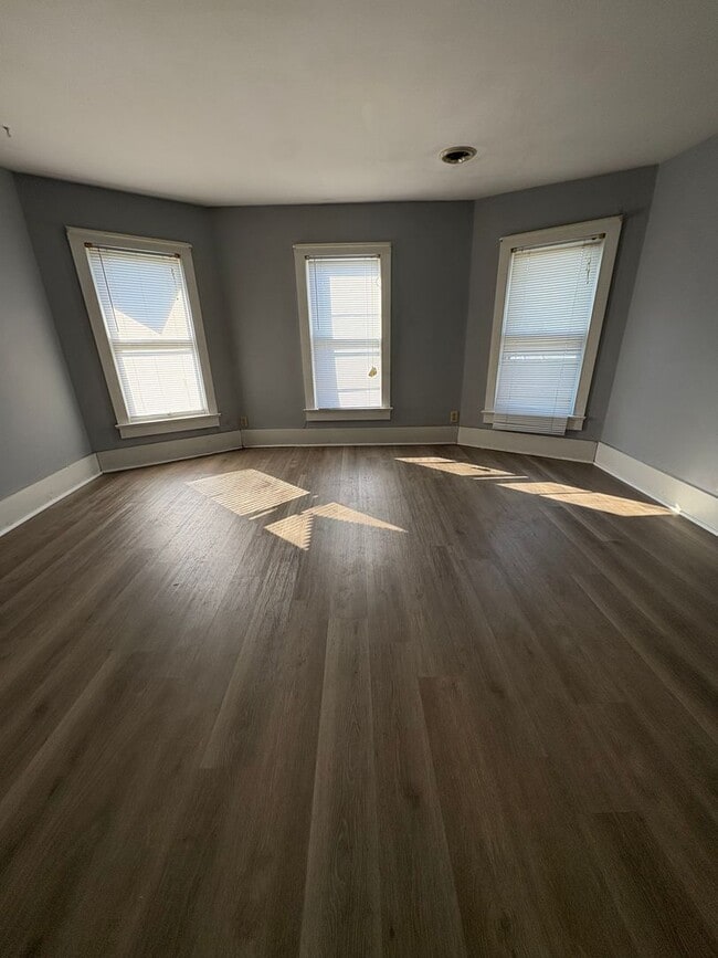 Photo - MI - 02 - Avon St Unit 1349