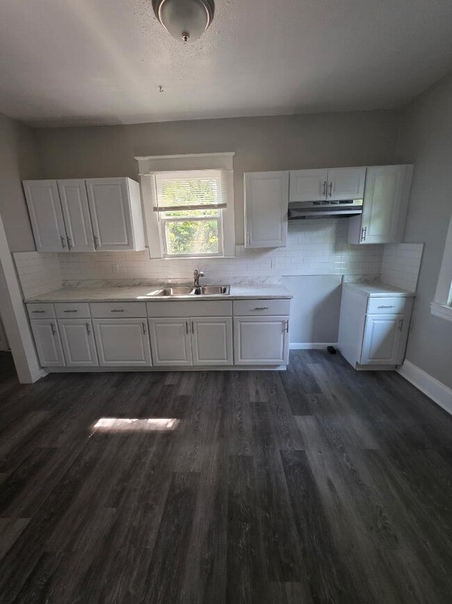 411 Walnut St