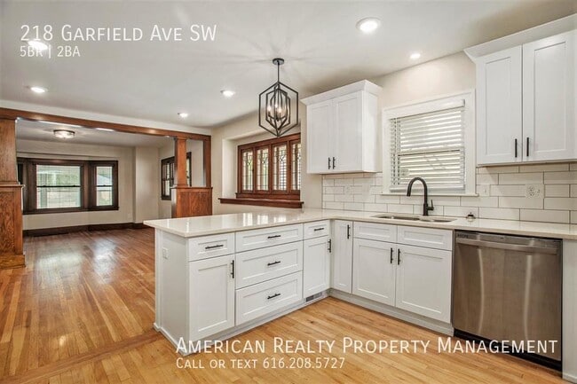 Photo - 218 Garfield Ave SW