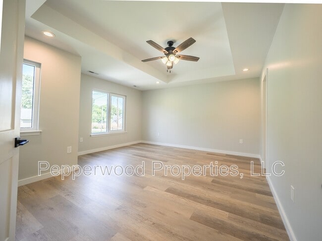 Photo - 933 Ansel St
