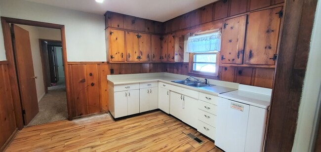 Photo - 102 W Colonial St