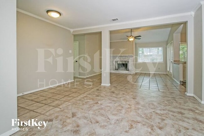 Photo - 405 Lone Oak Cir