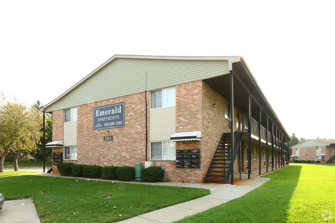 360-370 E 13 Mile Rd - Emerald Apartments
