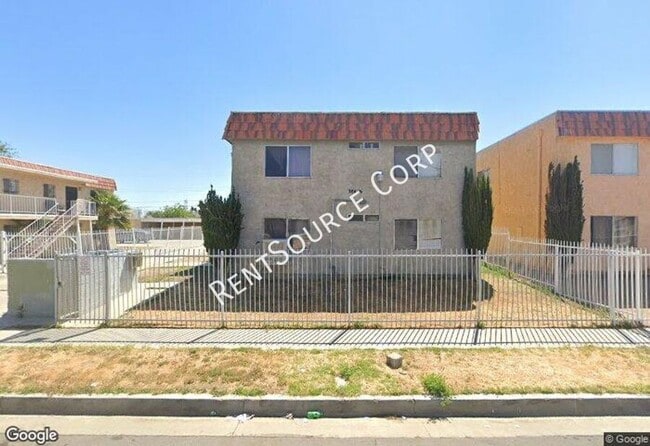 Building Photo - 38616 Larkin Ave Unit 4