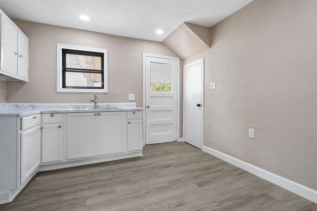 Building Photo - 1225 3rd Ave N Rental