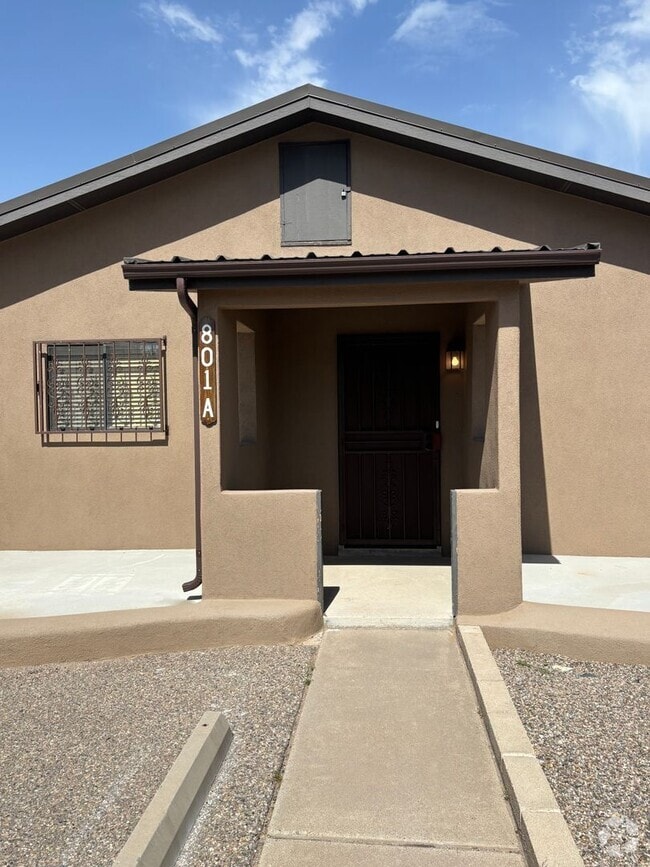 Building Photo - NEWLY REMODELED 1 BED 1 BATH Unit A Rental