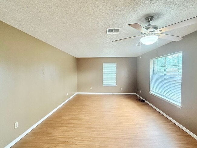 Photo - 6101 Lake Joanne Dr