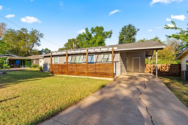 Building Photo - Beautiful 3 bedroom, 2 bathroom home in Fl...