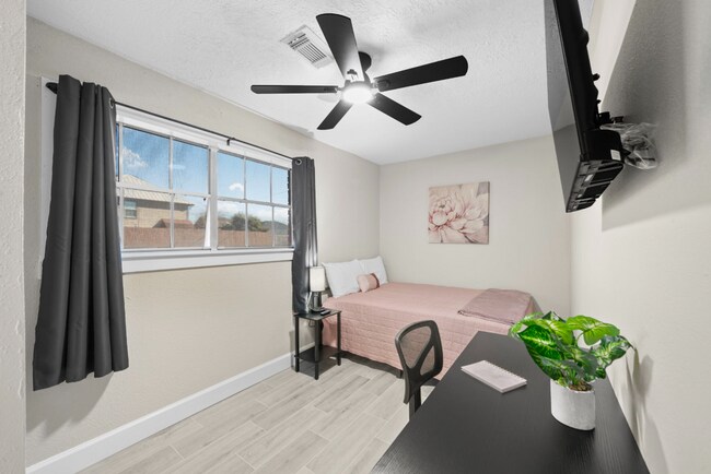 Photo - 8050 Tavenor Ln