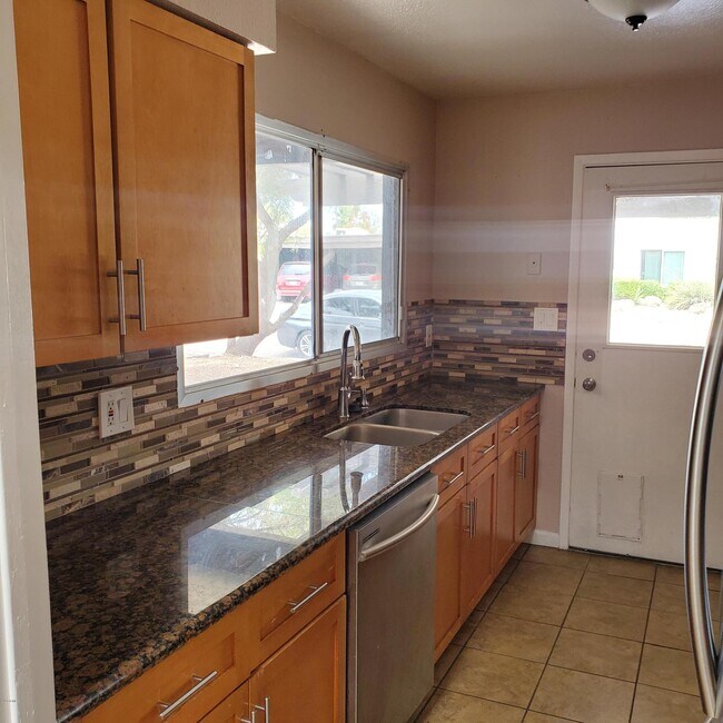 Photo - 1719 E Gaylon Dr