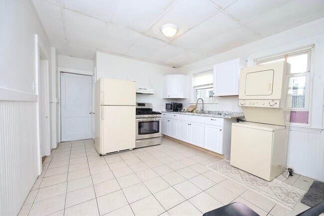 Photo - 63 Pinckney St Unit 1