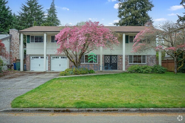 Building Photo - Spacious 5 Bed 2.5 Bath for Rent in Bellevue! Rental