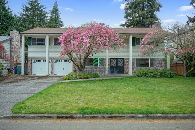 Spacious 5 Bed 2.5 Bath for Rent in Bellevue! - Spacious 5 Bed 2.5 Bath for Rent in Bellevue! Casa