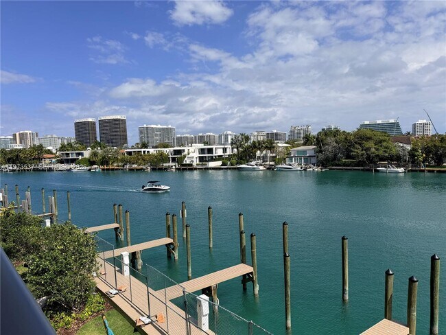 9221 E Bay Harbor Dr Unit 309