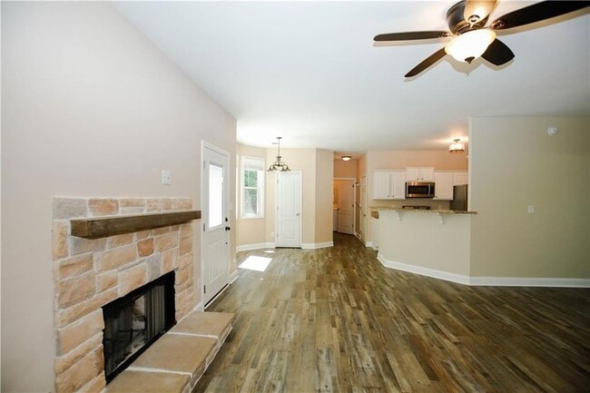 Photo - 1005 Landover Crossing