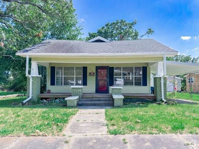 Building Photo - 308 W Seminole Ave Rental
