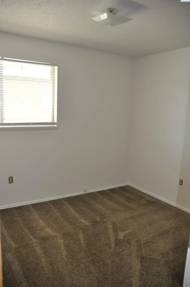 bedroom 1 - 530 SW Summer St Unit 530