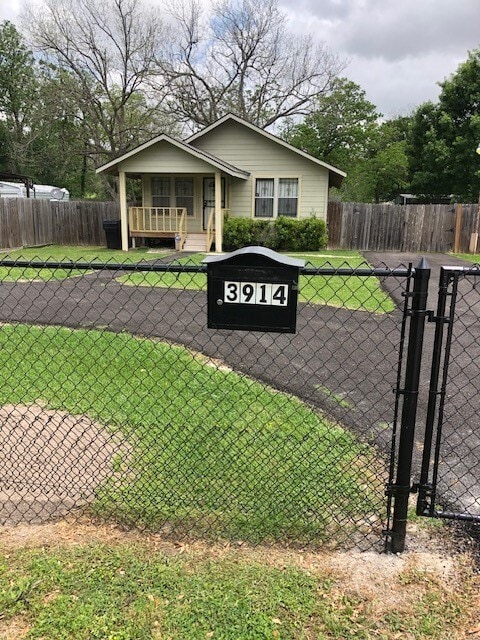 Building Photo - 3914 Kashmere St