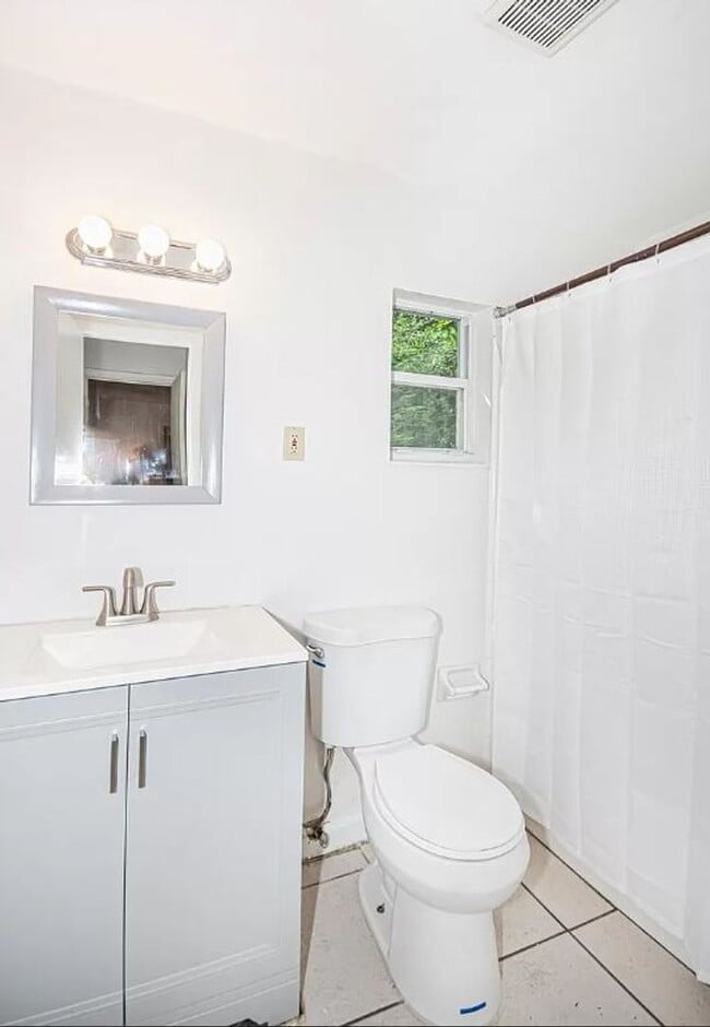 Photo - 4 bed, 2 bath house, Available August 2026!