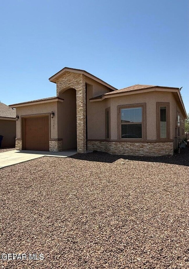 Photo - 4941 Ruben Soto