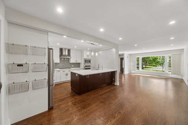 Photo - 148 Maple Ave