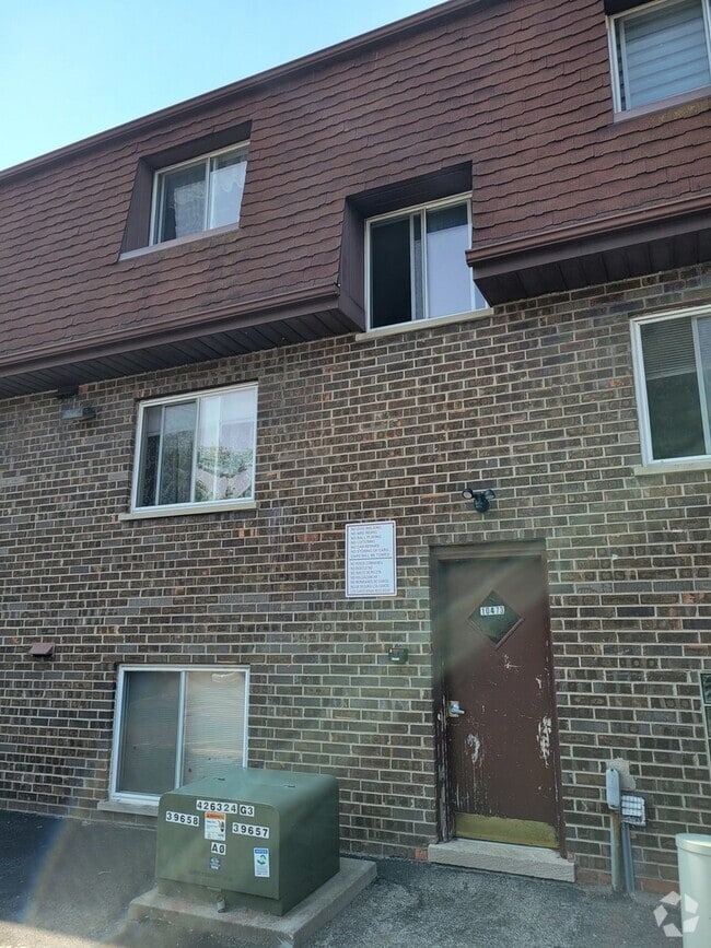 Building Photo - 10471 Dearlove Rd Unit 4 Rental