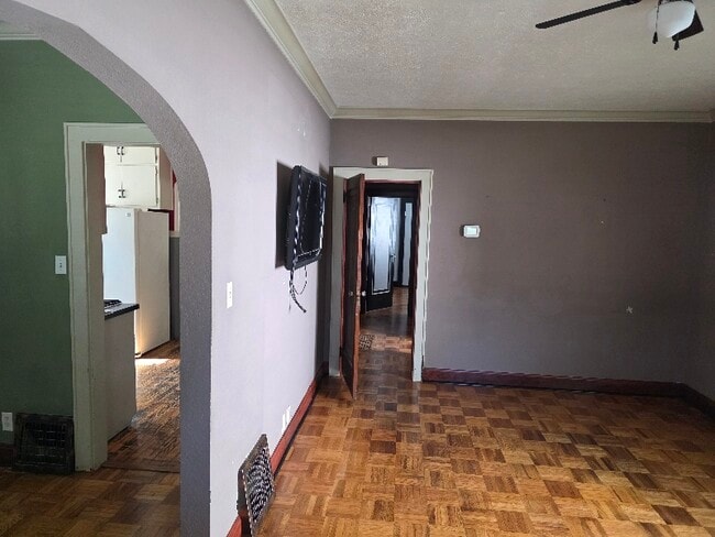 Photo - 715 S Rotherwood Ave