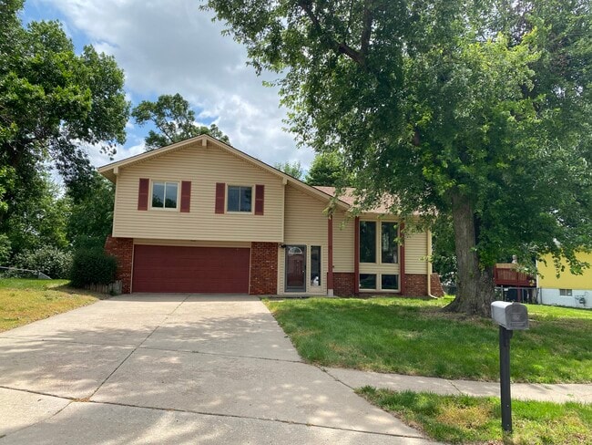 Building Photo - 2129 N 122nd Cir