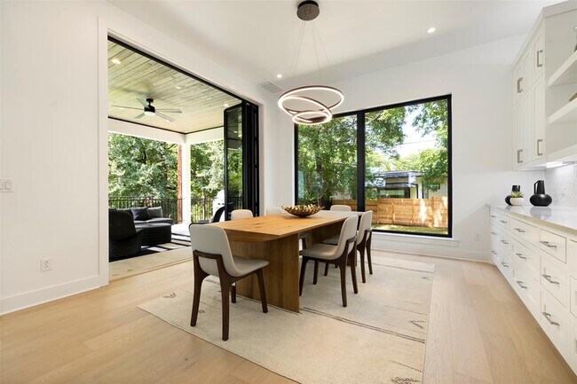 Photo - 2504 Bluffview Dr