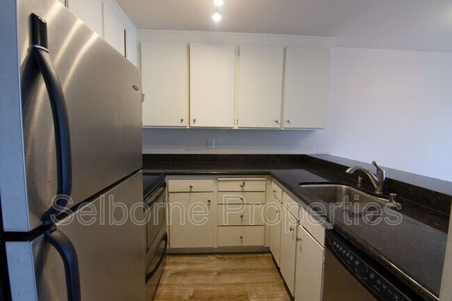 Photo - 765 Rand Ave