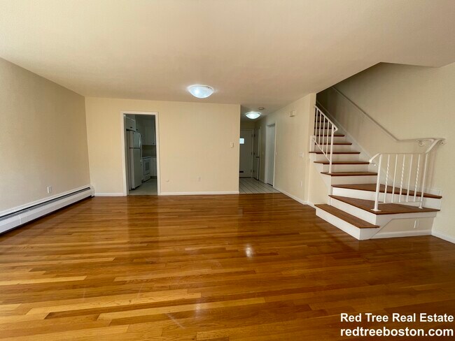 1019 W Roxbury Pky Unit 2