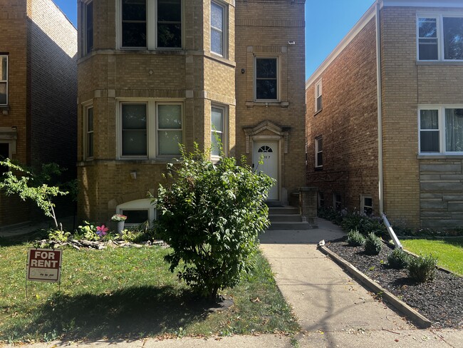 Building Photo - 5437 N Sawyer Ave Unit 1