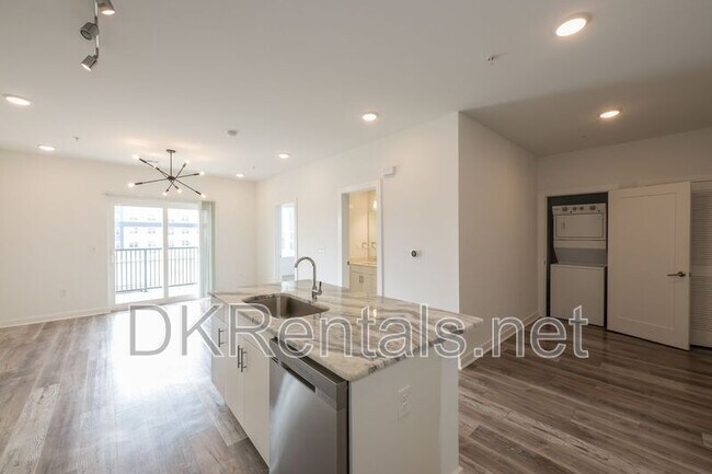 Photo - 525 Parkway Dr NE