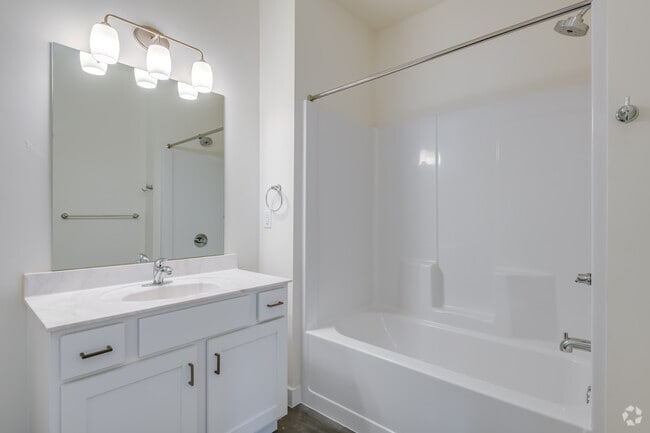 2 BR, 1 BA - 1,213SF