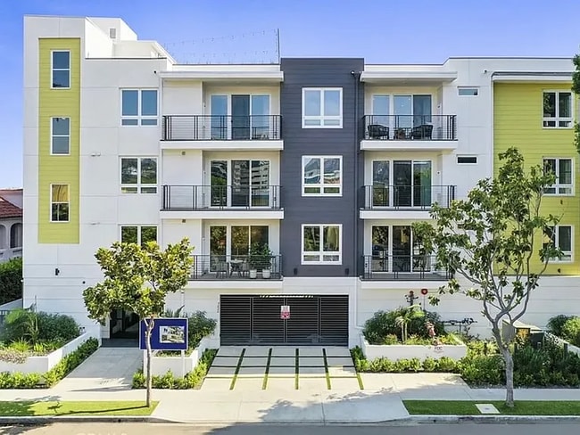 Building Photo - 5820 La Mirada Ave