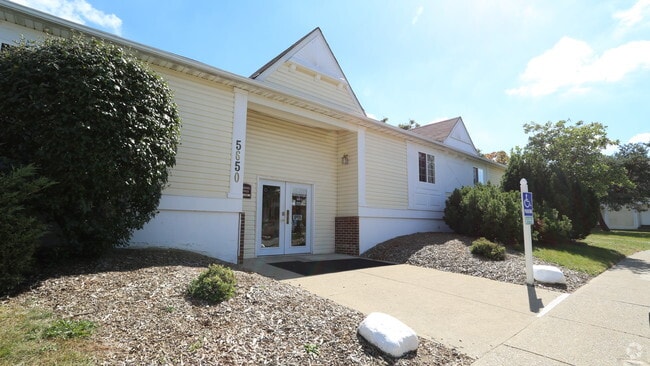 Hyde Park Townhomes And Apartments For Rent In Columbus Oh Building Hyde Park Townhomes And Apartments